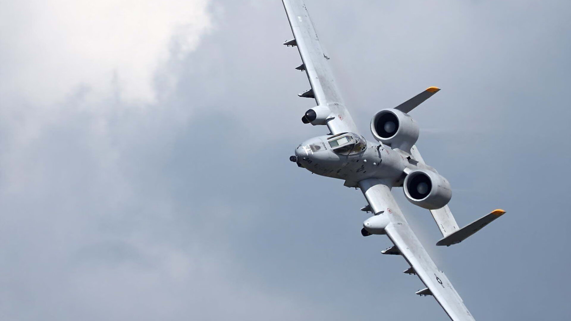 关键战中，他多次用冷静的罚球锁定胜局，成为“铁血”队伍的稳定器！